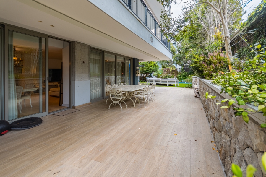 2 Bedroom Property for Sale in Sea Point Western Cape